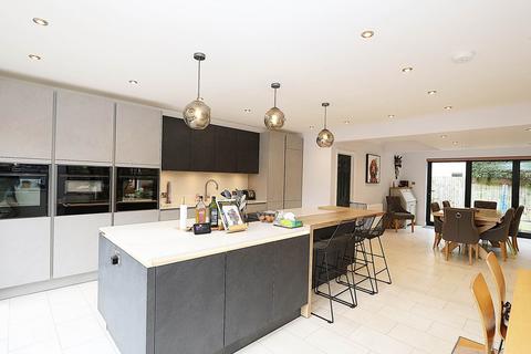 Whitchurch On Thames 4 bed detached house for sale
