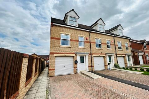 Ling Drive, Gainsborough 3 bed townhouse for sale