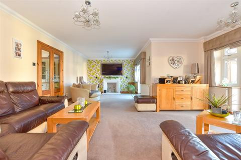 Athelstan Gardens, Wickford, Essex 4 bed chalet for sale