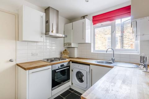 Chesson Road, West Kensington... 2 bed flat for sale
