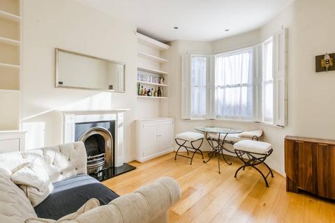 Chesson Road, West Kensington... 2 bed flat for sale