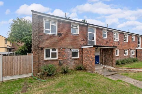 Sevenoaks Close, Romford, Essex 1 bed flat for sale