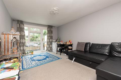 Sevenoaks Close, Romford, Essex 1 bed flat for sale