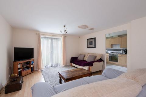 Woodville Court, London, N14 2 bed flat for sale