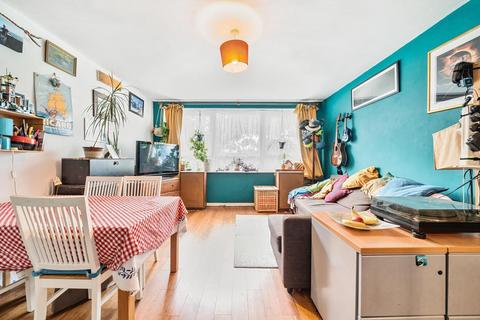 South Norwood Hill, London 2 bed flat for sale