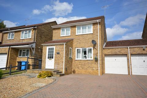 3 bedroom link detached house for sale