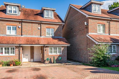 Cheyne Park Drive, West Wickham 3 bed semi