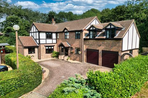 5 bedroom detached house for sale