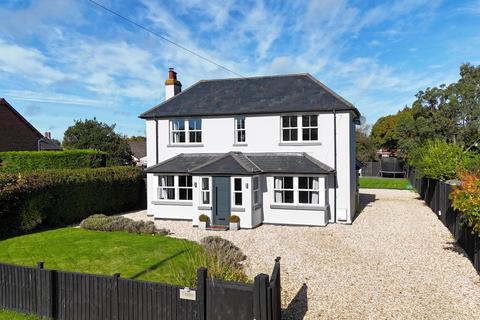 Middle Road, Tiptoe, Lymington, SO41 4 bed detached house for sale