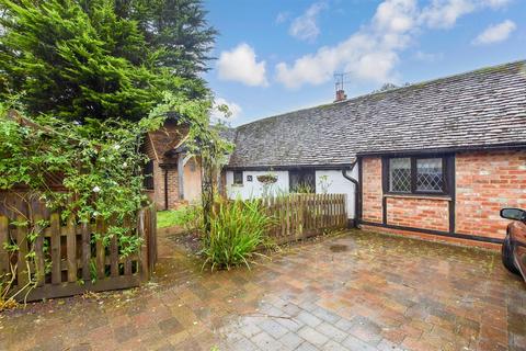 Ewhurst Road, Cranleigh, Surrey 2 bed semi
