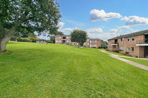 High Salterns, Seaview, PO34 5AS 2 bed apartment for sale