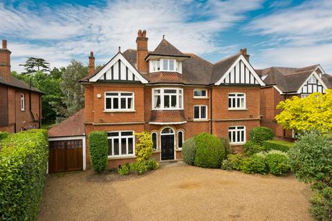 6 bedroom detached house for sale