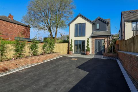 Mottram SK14 2 bed detached house for sale