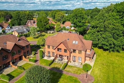 Heathlands Court, Wokingham RG40 4 bed townhouse for sale