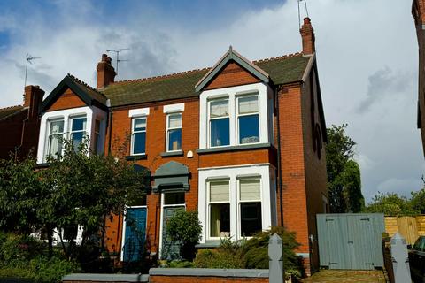 5 bedroom semi-detached house for sale