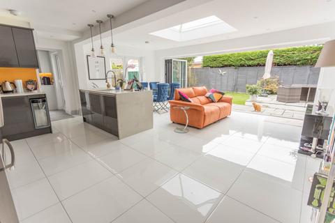 MANSFIELD PLACE, ASCOT, BERKSHIRE... 3 bed detached house for sale