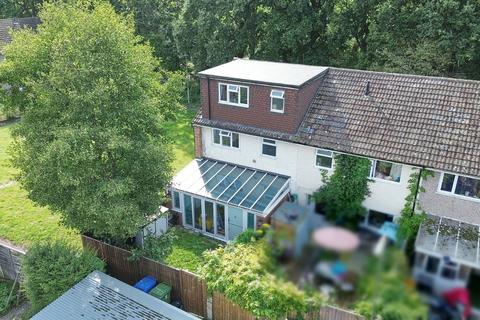 Brookhouse Road, Farnborough GU14 4 bed end of terrace house for sale