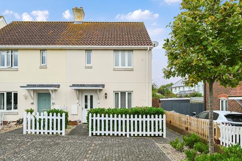 Springfield Drive, Rye, East Sussex... 2 bed semi