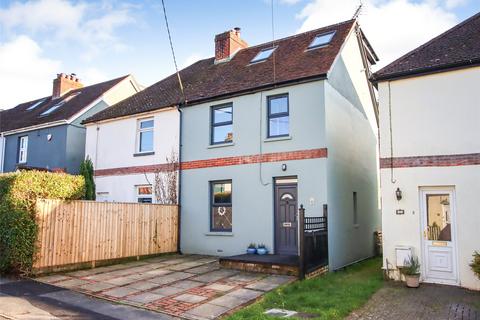 May Avenue, Lymington, Hampshire, SO41 3 bed semi