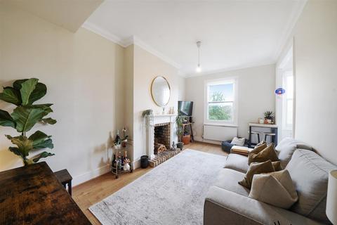 Pember Road, Kensal Rise, London 2 bed flat for sale