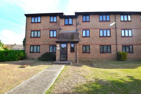 Lesney Gardens, Rochford 1 bed apartment for sale