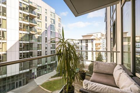 Eastfields Avenue, Putney, London, SW18 2 bed apartment for sale