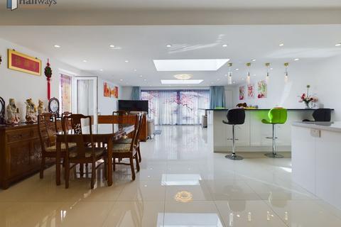 Banstead SM7 5 bed bungalow for sale
