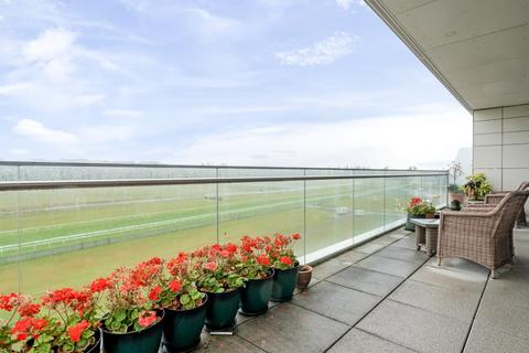 Newbury,  Berkshire,  RG14 3 bed flat for sale