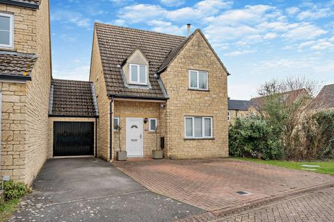 Perrinsfield, Lechlade... 4 bed link detached house for sale