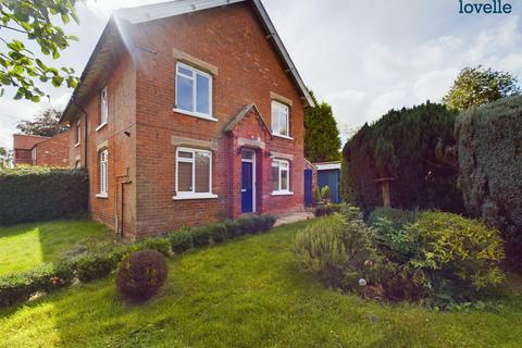 Market Rasen Road, Holton Le Moor, LN7 3 bed semi
