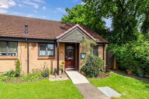 De Havilland Way, Abbots Langley, WD5 2 bed terraced bungalow for sale