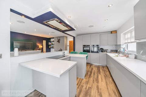 Werneth Road, Glossop, Derbyshire, SK13 4 bed detached house for sale
