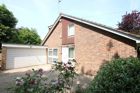 ERMYN WAY, LEATHERHEAD, KT22 4 bed detached house for sale