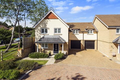 George Smart Close, Tunbridge Wells 3 bed semi