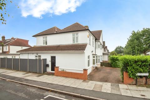 6 bedroom semi-detached house for sale