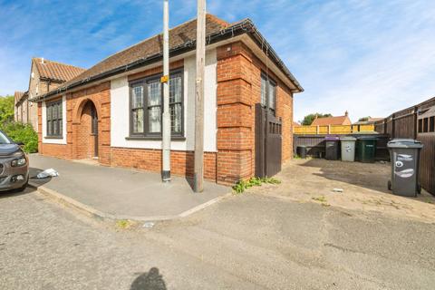 Lincoln Road, Market Rasen LN8 2 bed bungalow for sale