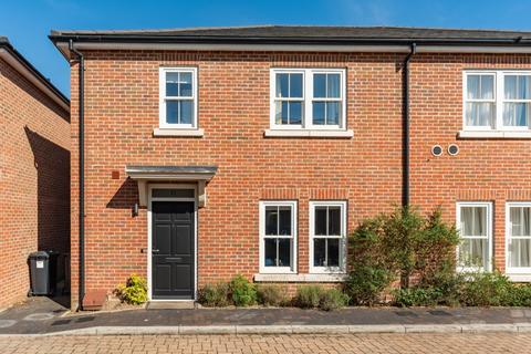 Mobbs Close, Stoke Poges... 3 bed semi