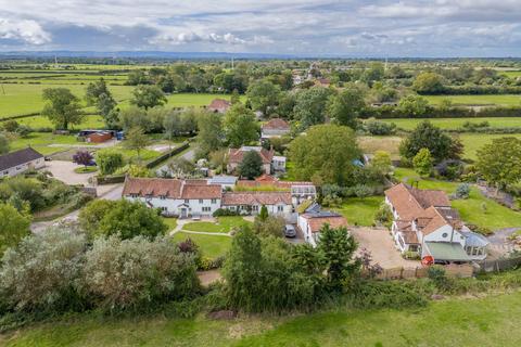 The Causeway, Mark 5 bed detached house for sale