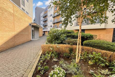 Sovereign Way, Tonbridge, Kent 2 bed flat for sale