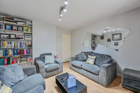 Grant House, Albion Avenue, Clapham... 3 bed flat for sale