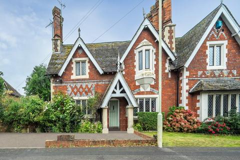 The Street, Tidmarsh, Berkshire 2 bed semi