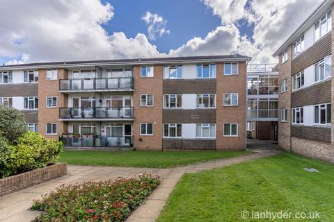 Lustrells Vale, Saltdean BN2 2 bed flat for sale