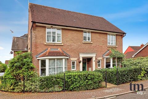 Coopers Crescent, Braintree CM77 4 bed link detached house for sale