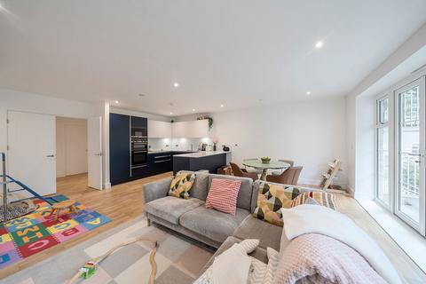 2 Eden Place, Oxted RH8 3 bed flat for sale