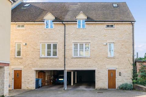 Chipping Norton,  Oxfordshire,  OX7 3 bed townhouse for sale