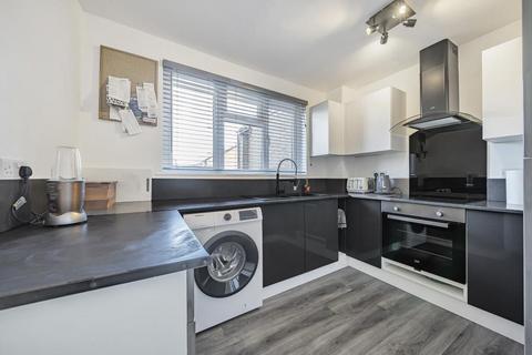 Newbury,  Berkshire,  RG14 2 bed flat for sale