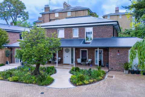 Hillside Close, St John's Wood NW8 5 bed detached house for sale