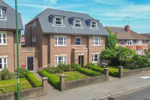 Sydney Road, Copperwood Court, RH16 1 bed flat for sale