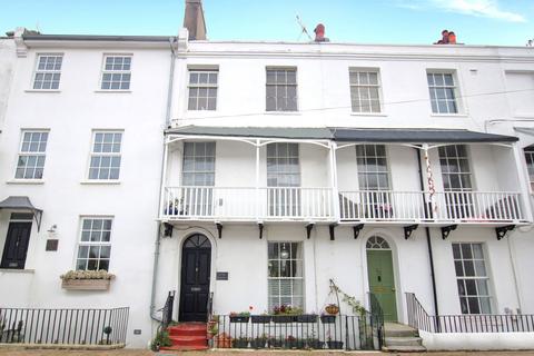 Warwick Road, Worthing, BN11 3ET 2 bed flat for sale