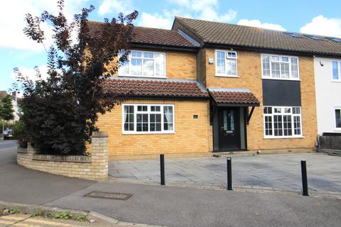 Marlborough Close, Upminster RM14 4 bed semi